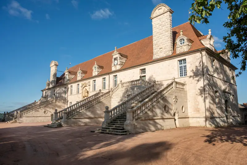 Ecuries du château de Chaumont en Charolais