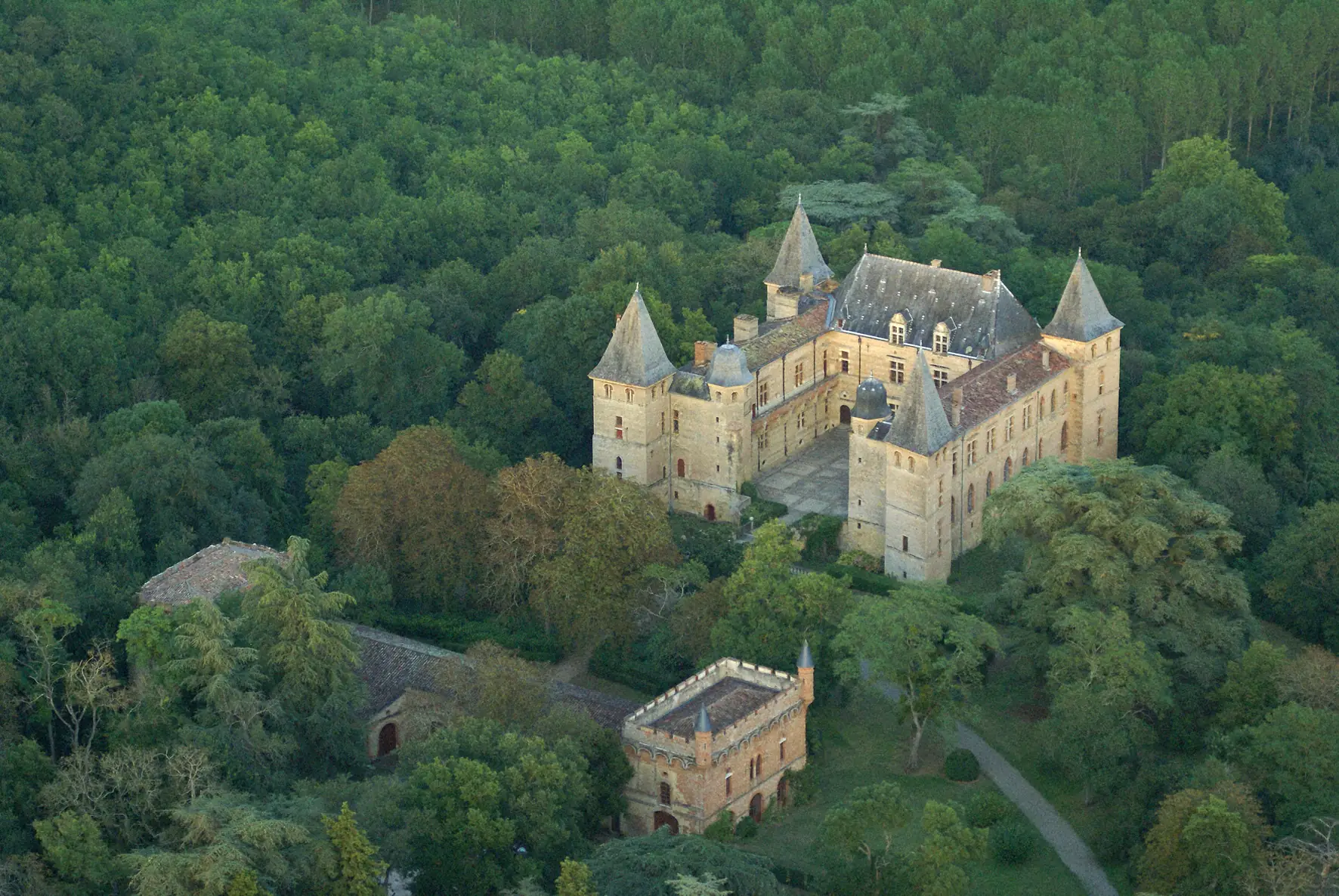 CHATEAU DE CAUMONT