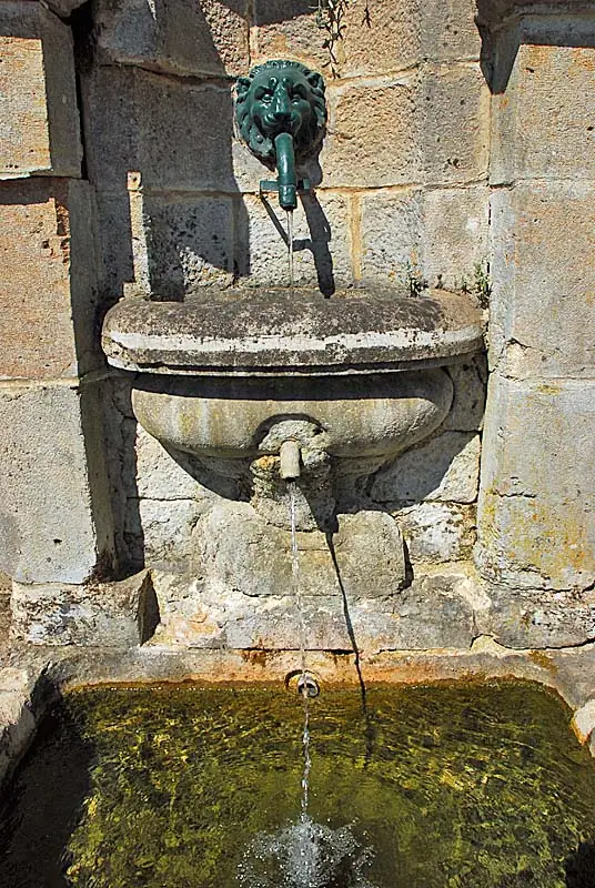 Fontaine de Noidant-le-Rocheux