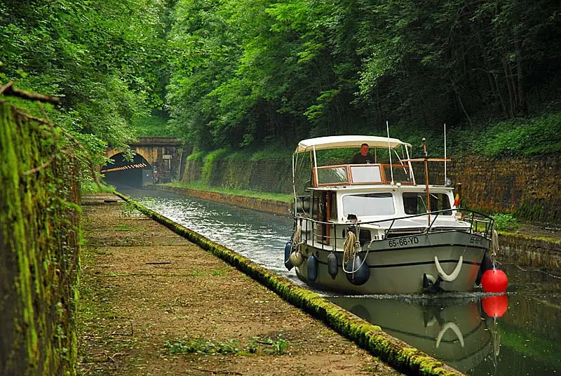 Tunnel du canal entre Champagne et Bourgogne (Nord)