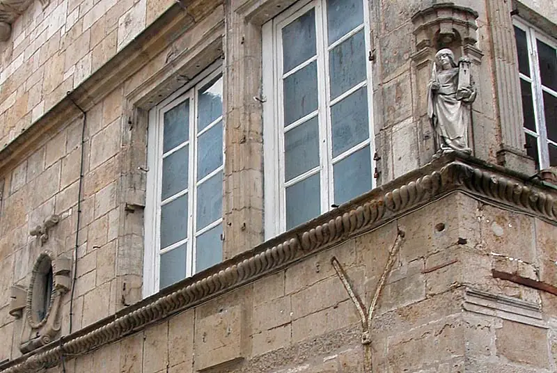 Les niches et les statues de Langres
