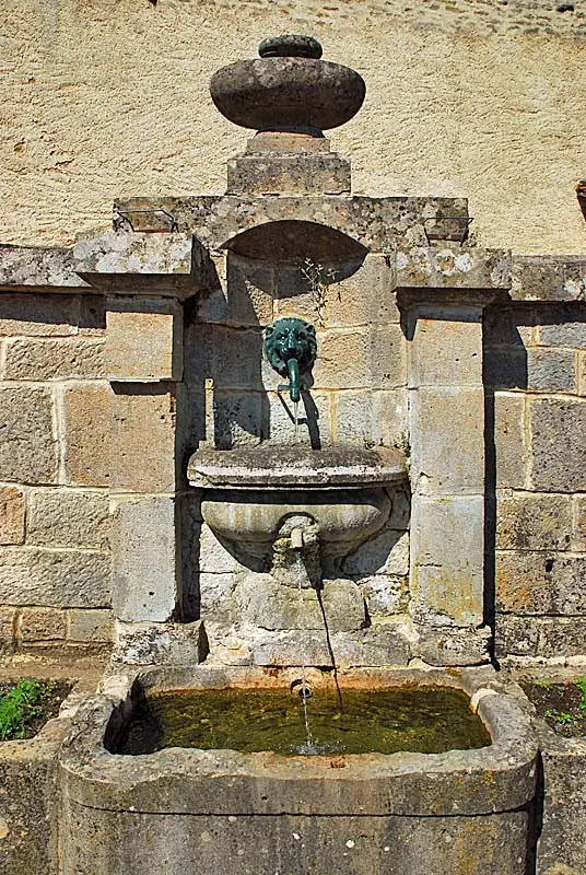 Fontaine de Noidant-le-Rocheux