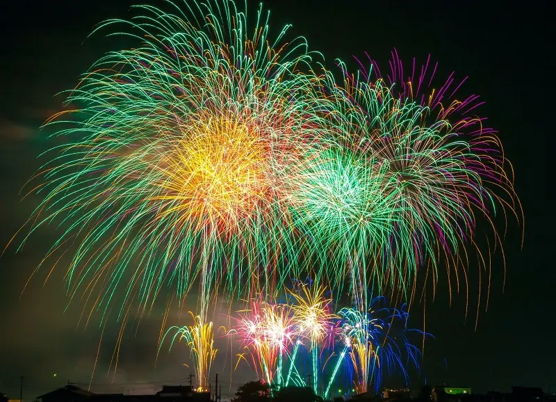 Marché festif et feu d'artifice