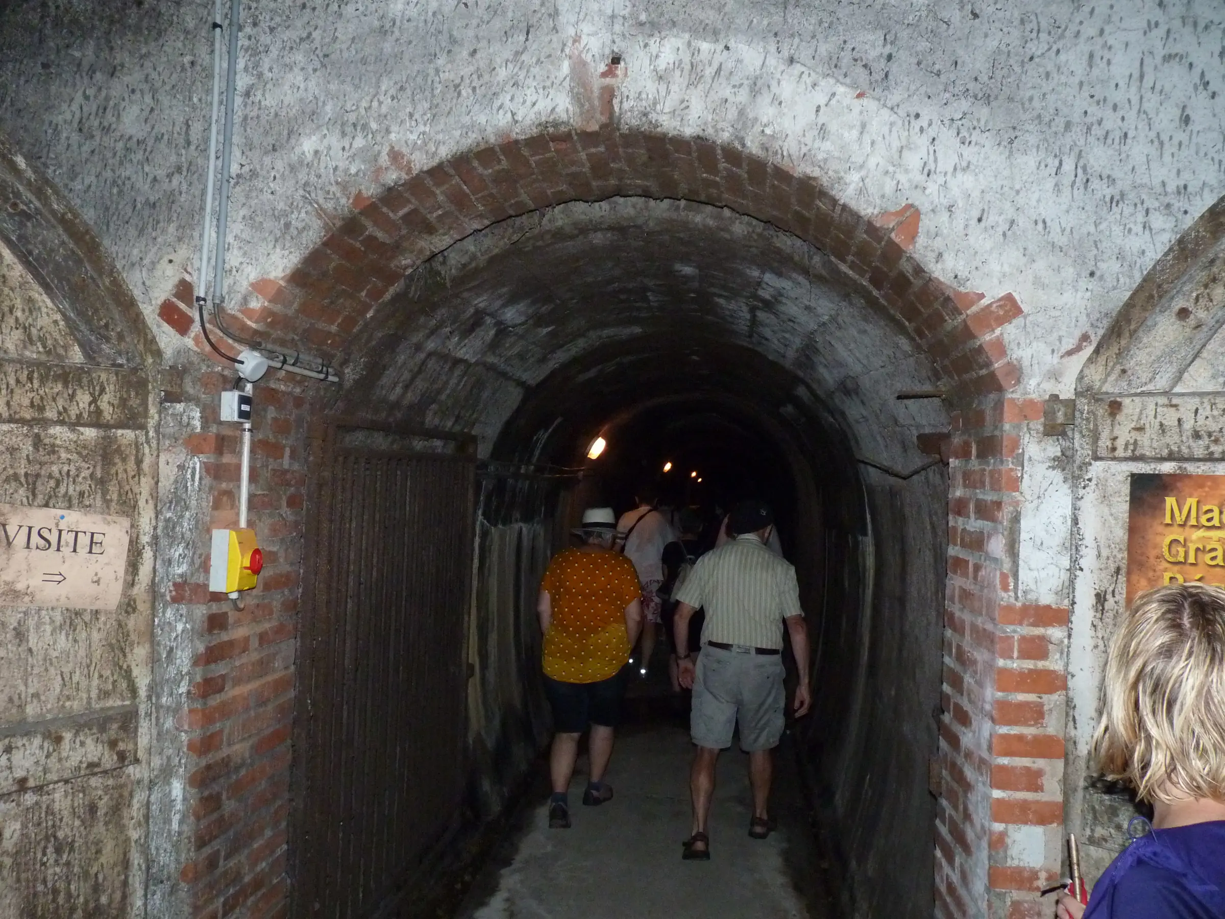Balade sur le "chemin de la Ligne", visite d'un souterrain et apéritif vigneron au Chai Doléris