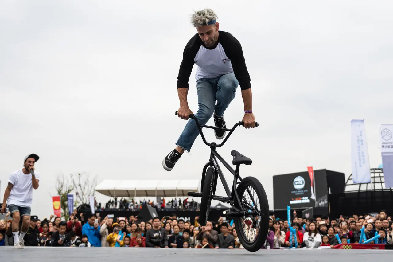 Spectacle pour enfants - Show de BMX Flat