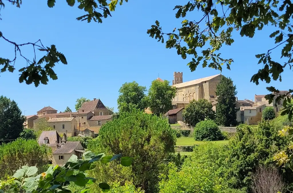 Randonnée Saint-Avit-Sénieur : Plantes d'antan et pierres dorées à Saint-Avit-Sénieur