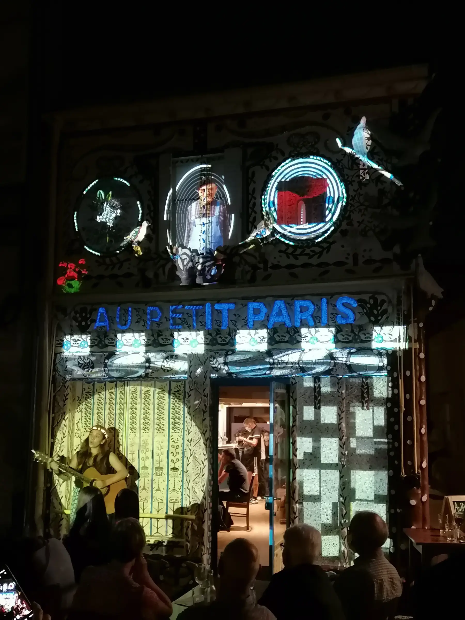 Bar culturel "Au petit Paris"