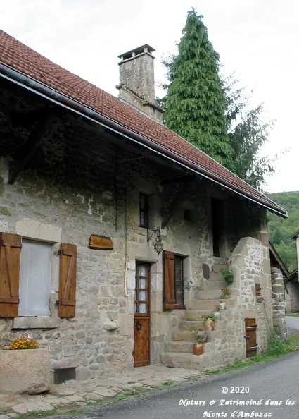 Maucloup et ses maisons marchoises
