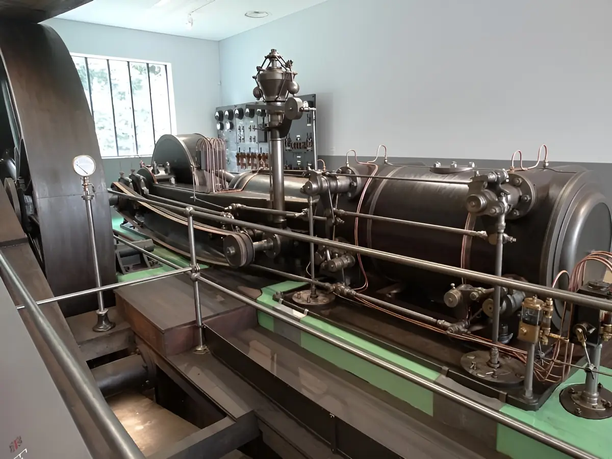 Machine à vapeur (de l'ancienne usine Leroy)