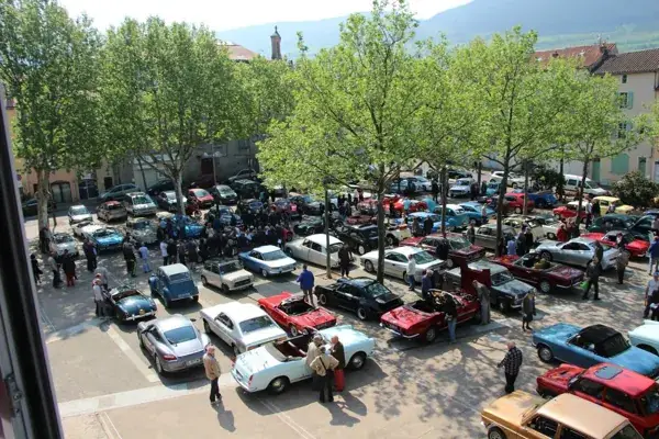 Rassemblement de voitures anciennes ( SAVA)