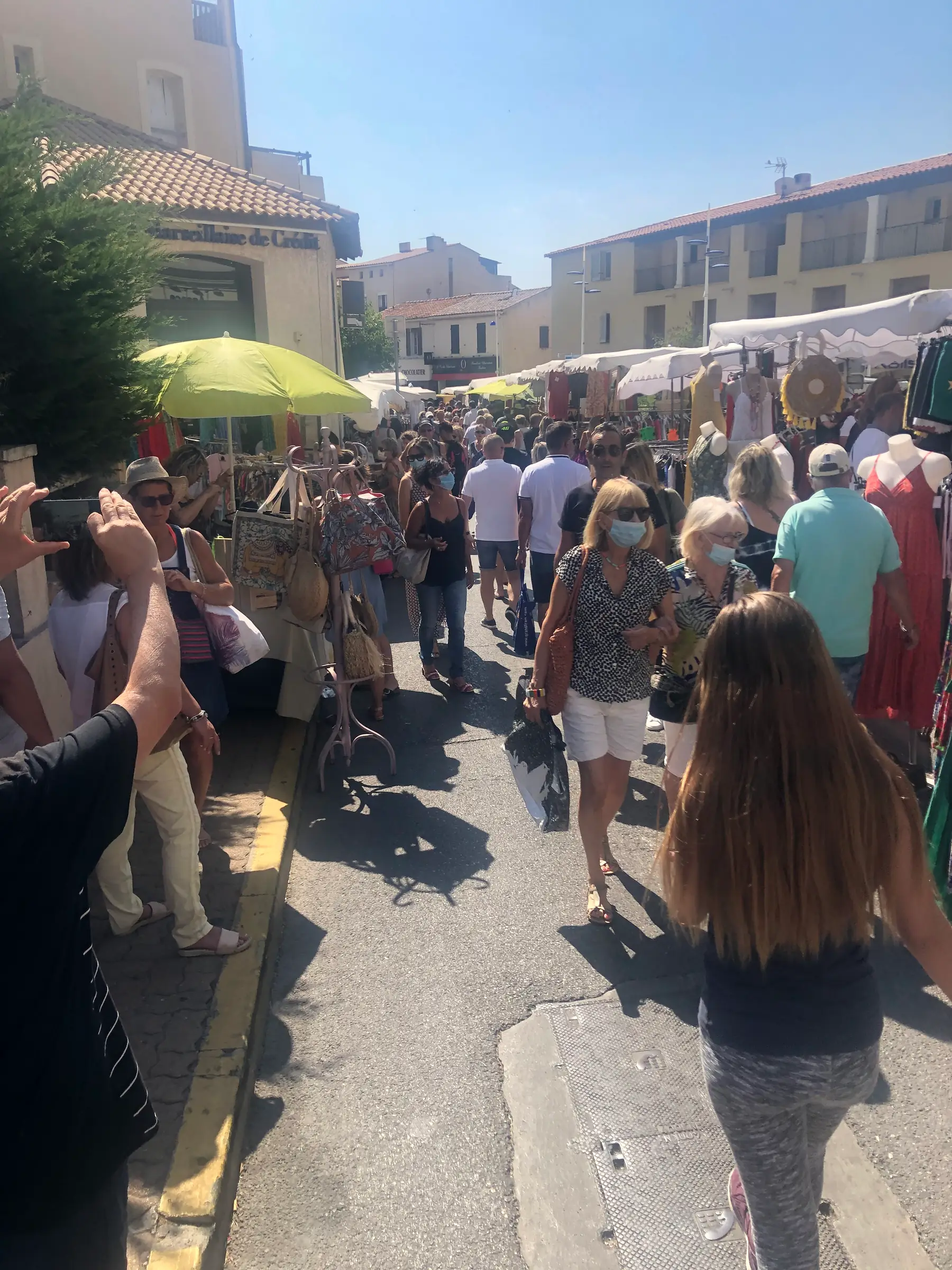 Marché de Sauset les Pins