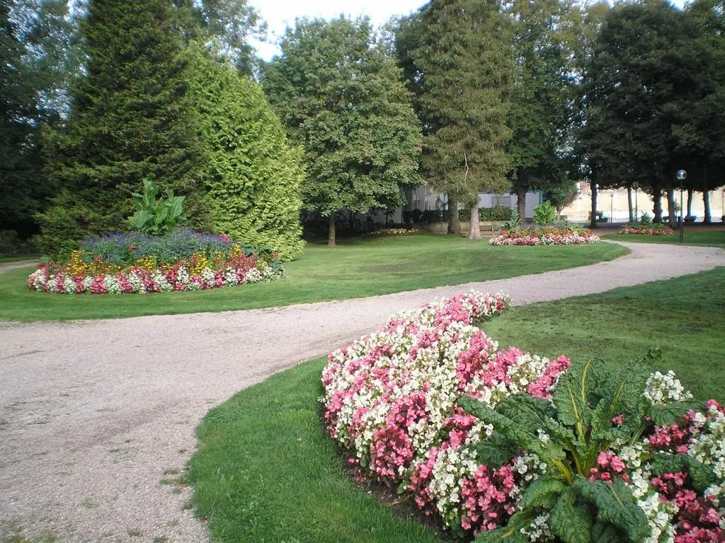 CHARLEVILLE-MEZIERES, Ville Fleurie "3 Fleurs"