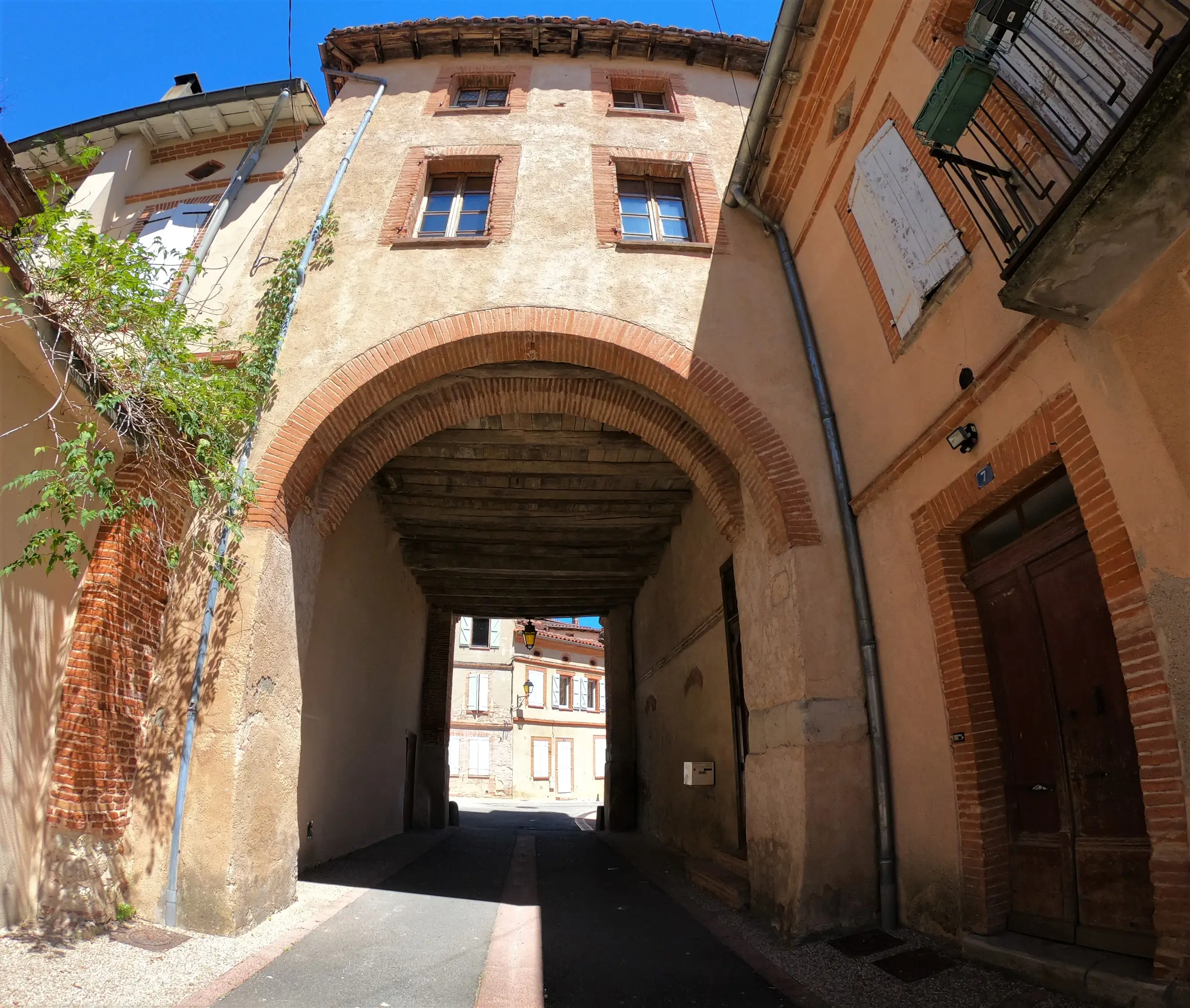 LA PORTE VAURAISE