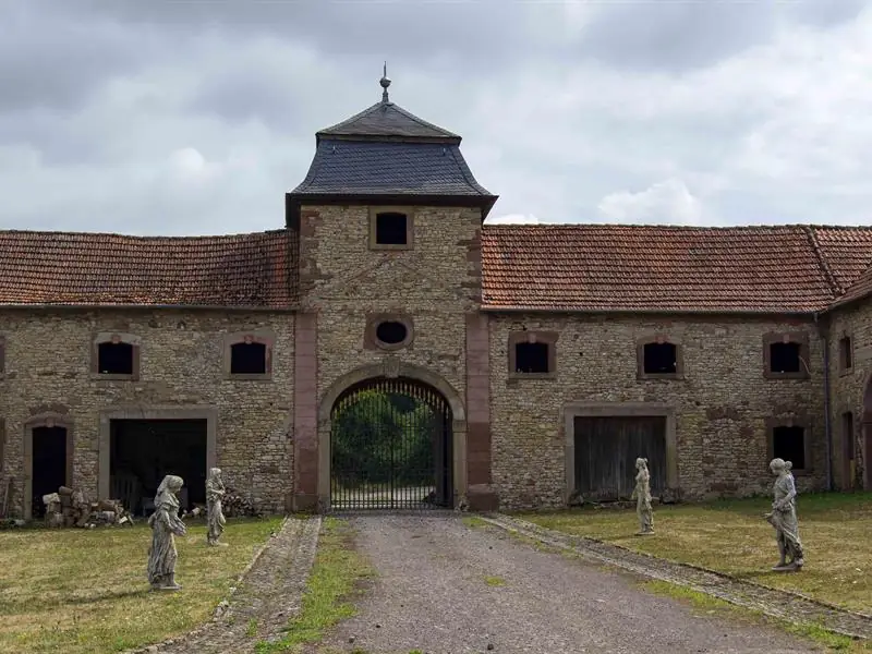 Le château de bourg esch - au château fleuri