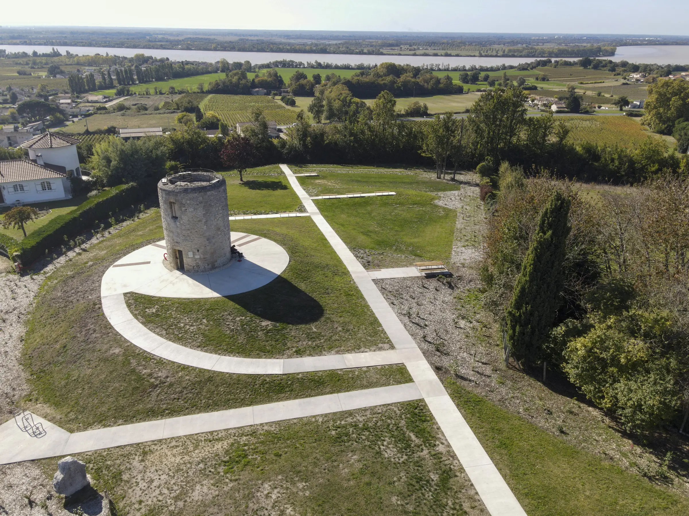 Les Moulins de Montalon et leur stèle