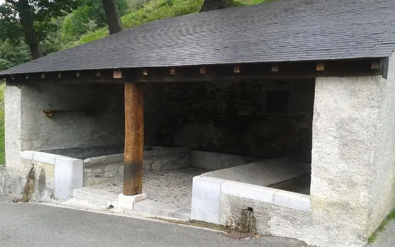 Lavoir du village d'Aas