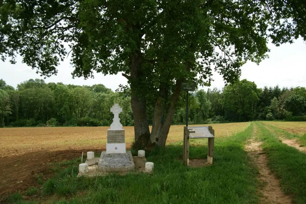La Croix Margueritte et la tombe de Camille de Varaigne
