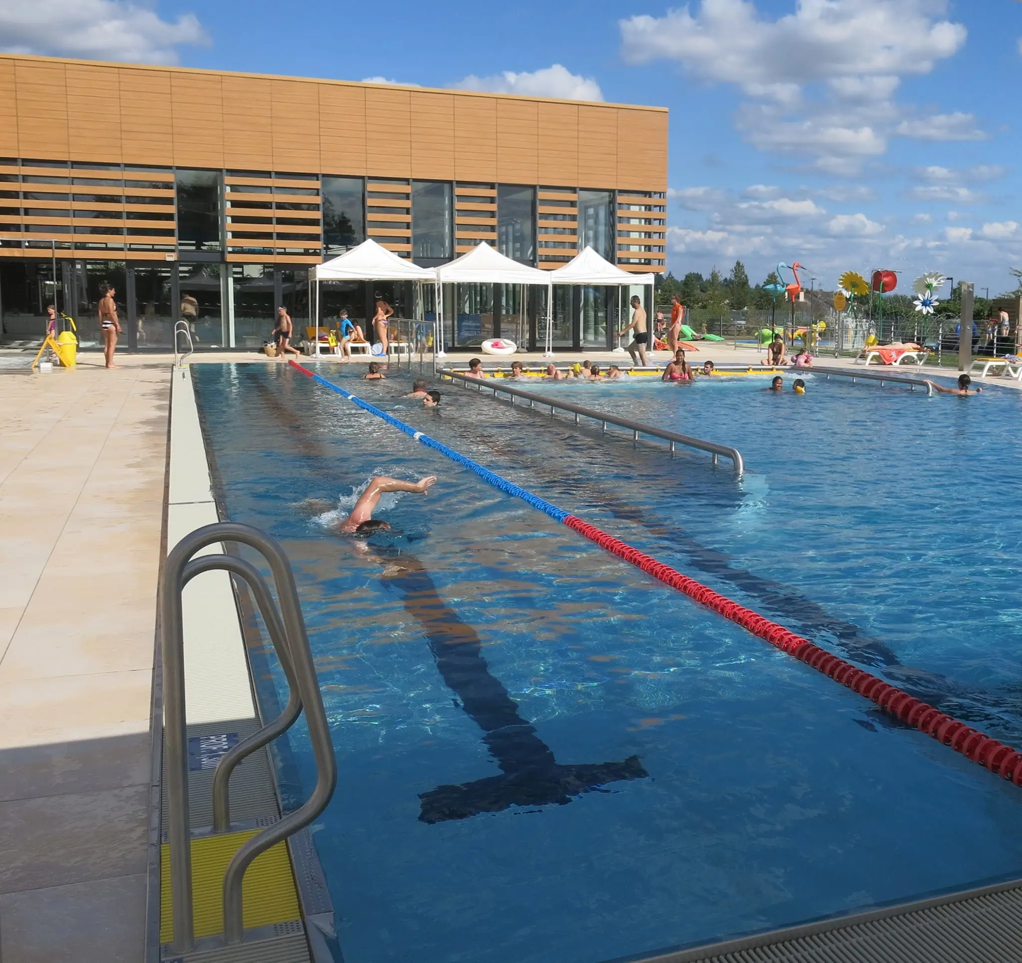 Espace AquaNoblat, ouverture du bassin extérieur et animations estivales
