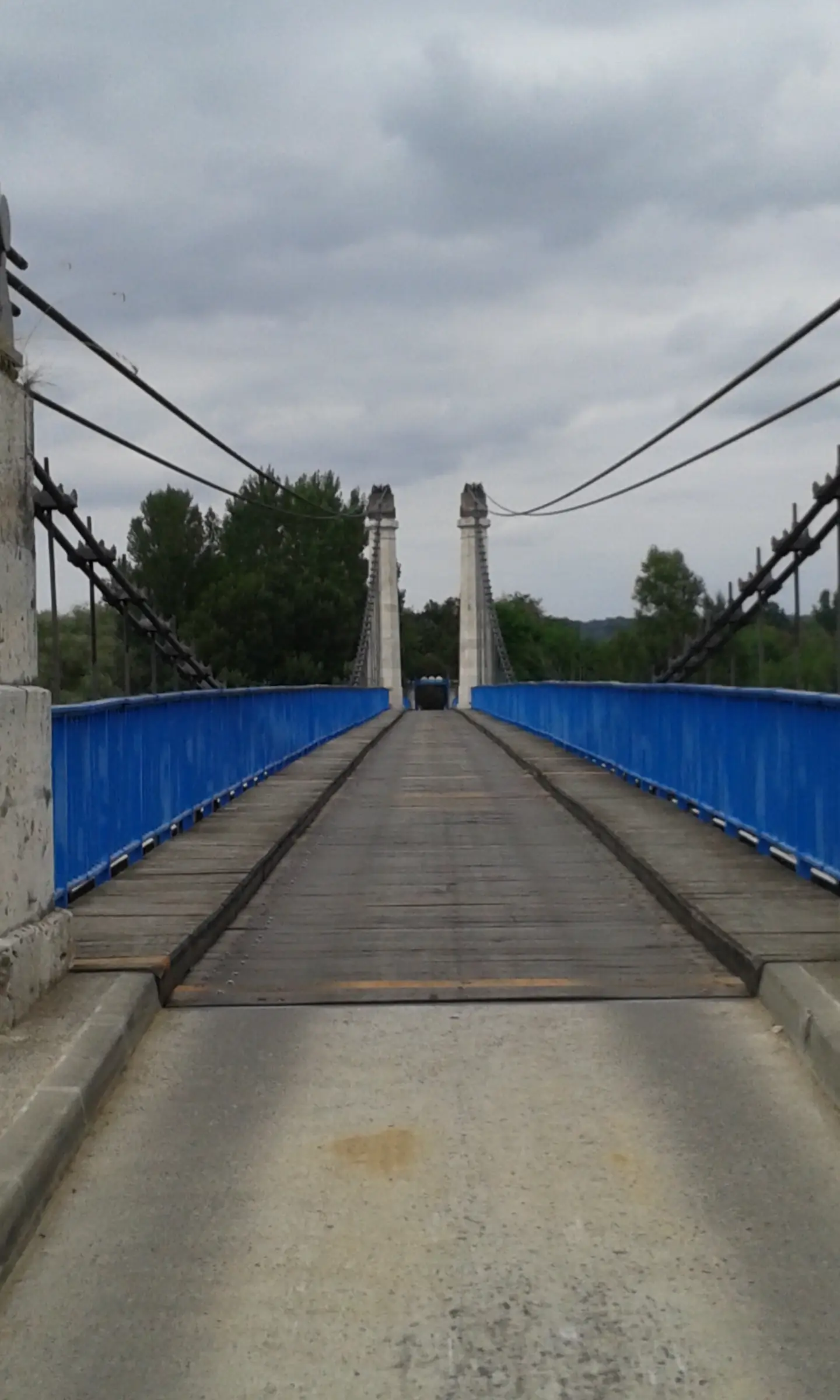 Pont suspendu de Sauveterre-Saint-Denis