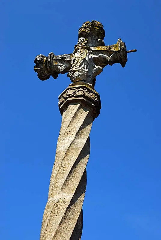 Croix gothique de Montlandon
