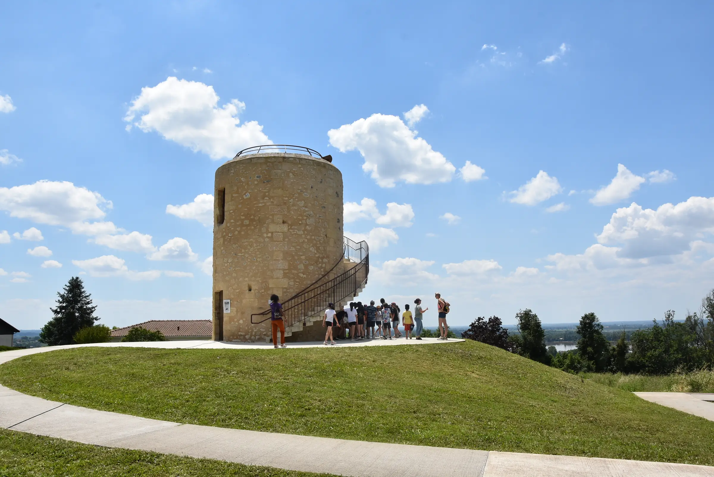 Les Moulins de Montalon et leur stèle