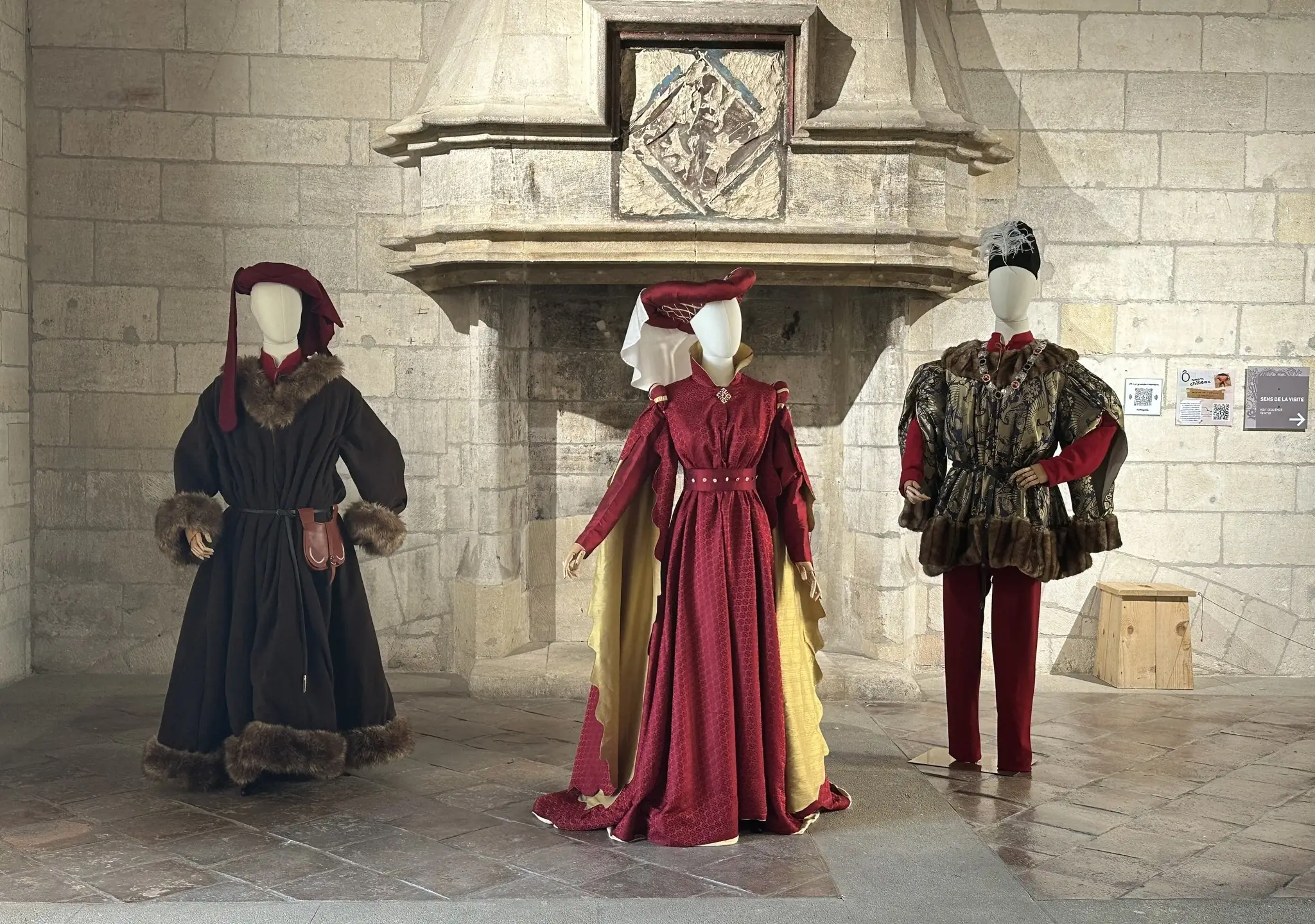 Exposition "La mode au Moyen Âge, élégance et prestige à la cour du roi René ».