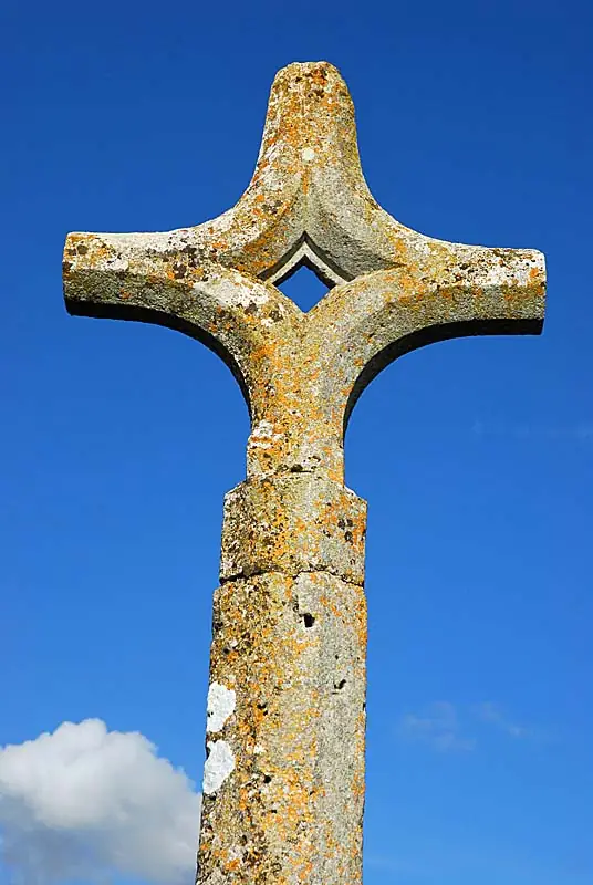 Croix de chemin de Saint-Broingt-les-Fosses