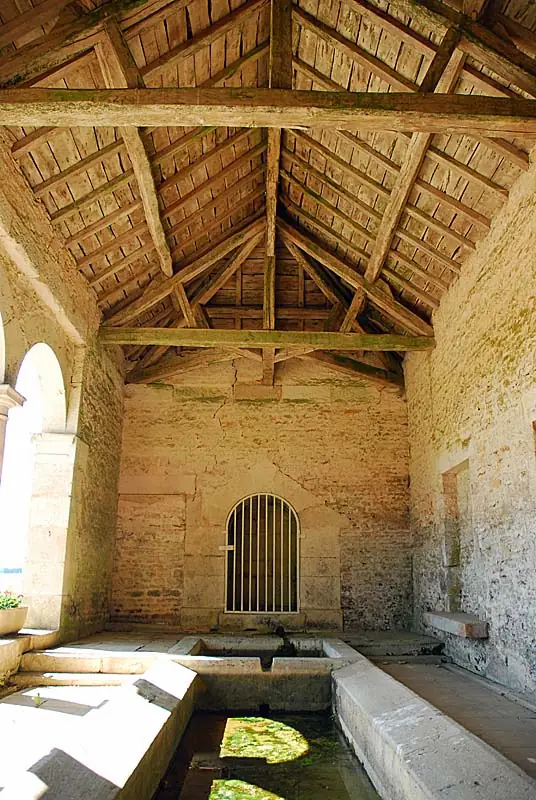 Lavoir de la fontaine du Mont de Perrogney-les-Fontaines