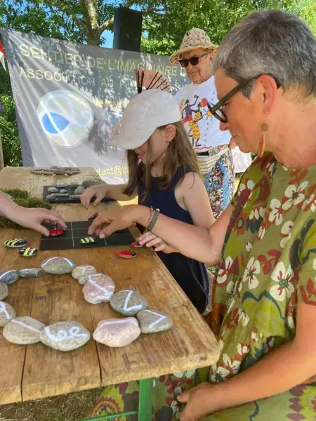 Atelier enfants et jeux sur le sentier de l'imaginaire "du Magma à la pierre"