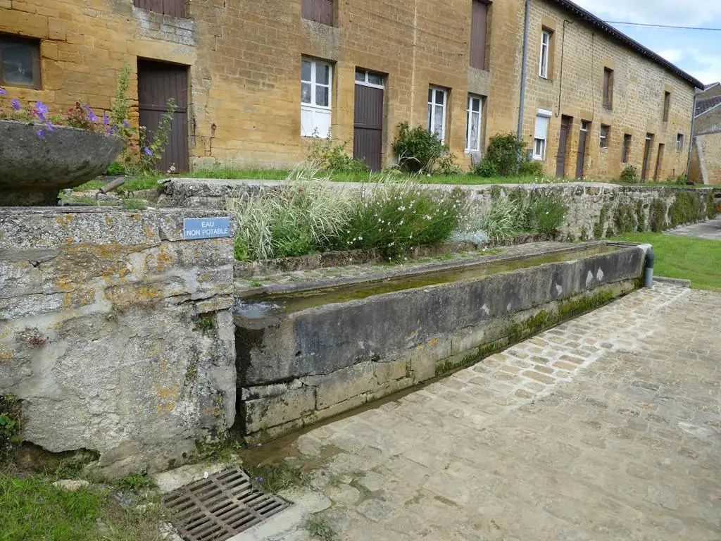 TOURNES, Village Fleuri "2 Fleurs"