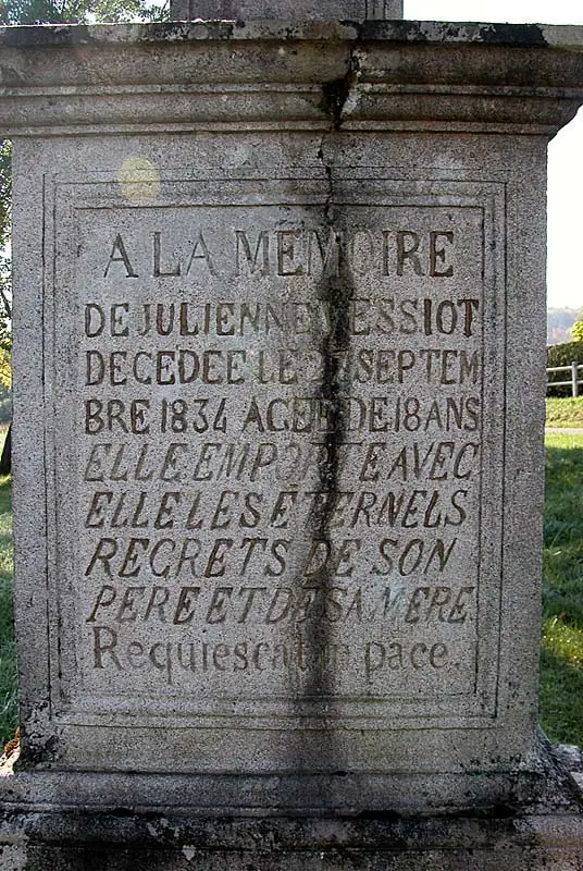 Croix mémoriale de Saint-Broingt-le-Bois