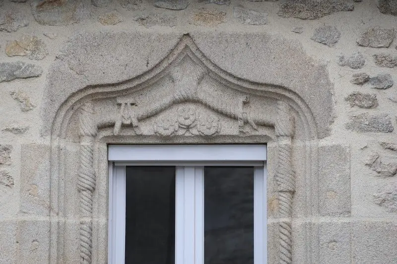 Château de Monisme : fenêtre