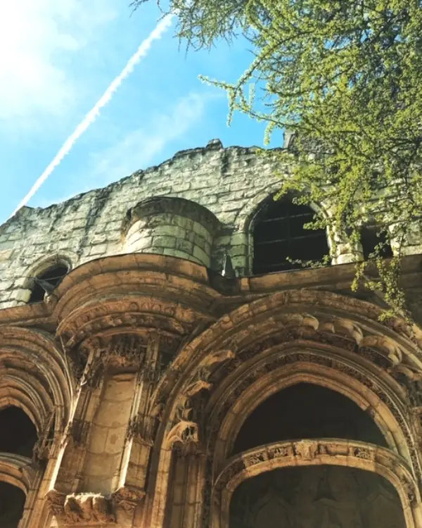 Ruine romantique de la Chapelle Saint-Jacques