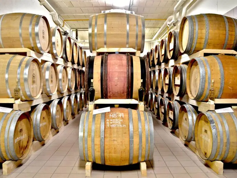 Visite guidée privée premium de la distillerie