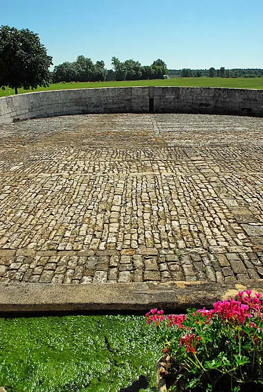 Lavoir de la fontaine du Mont de Perrogney-les-Fontaines
