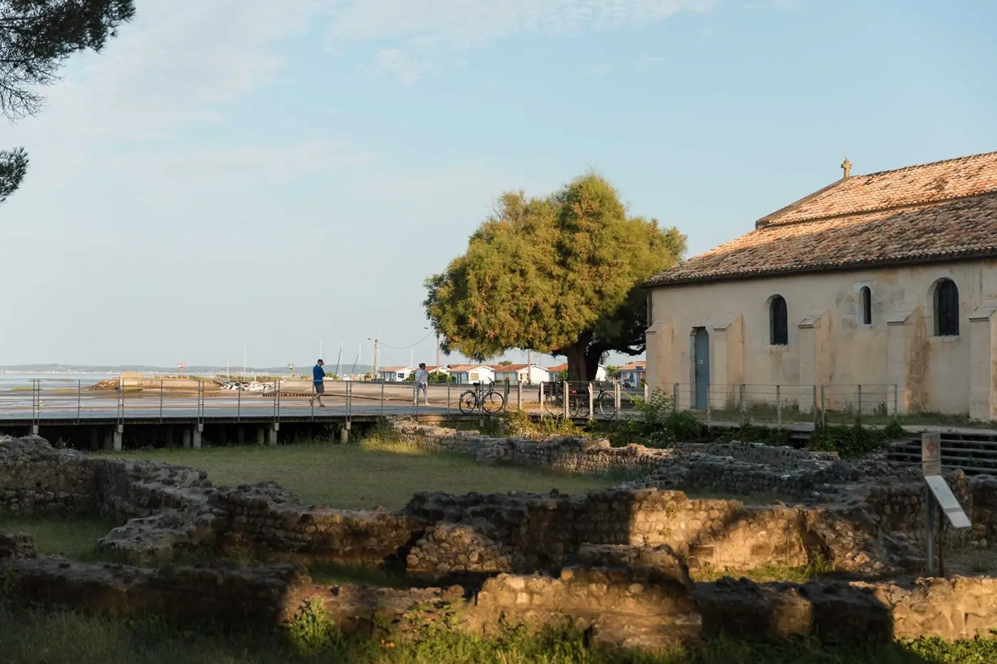 L'Association Mémoire d'Andernos à l'office de tourisme
