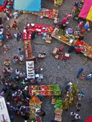 Grand marché de Villefranche, le jeudi matin