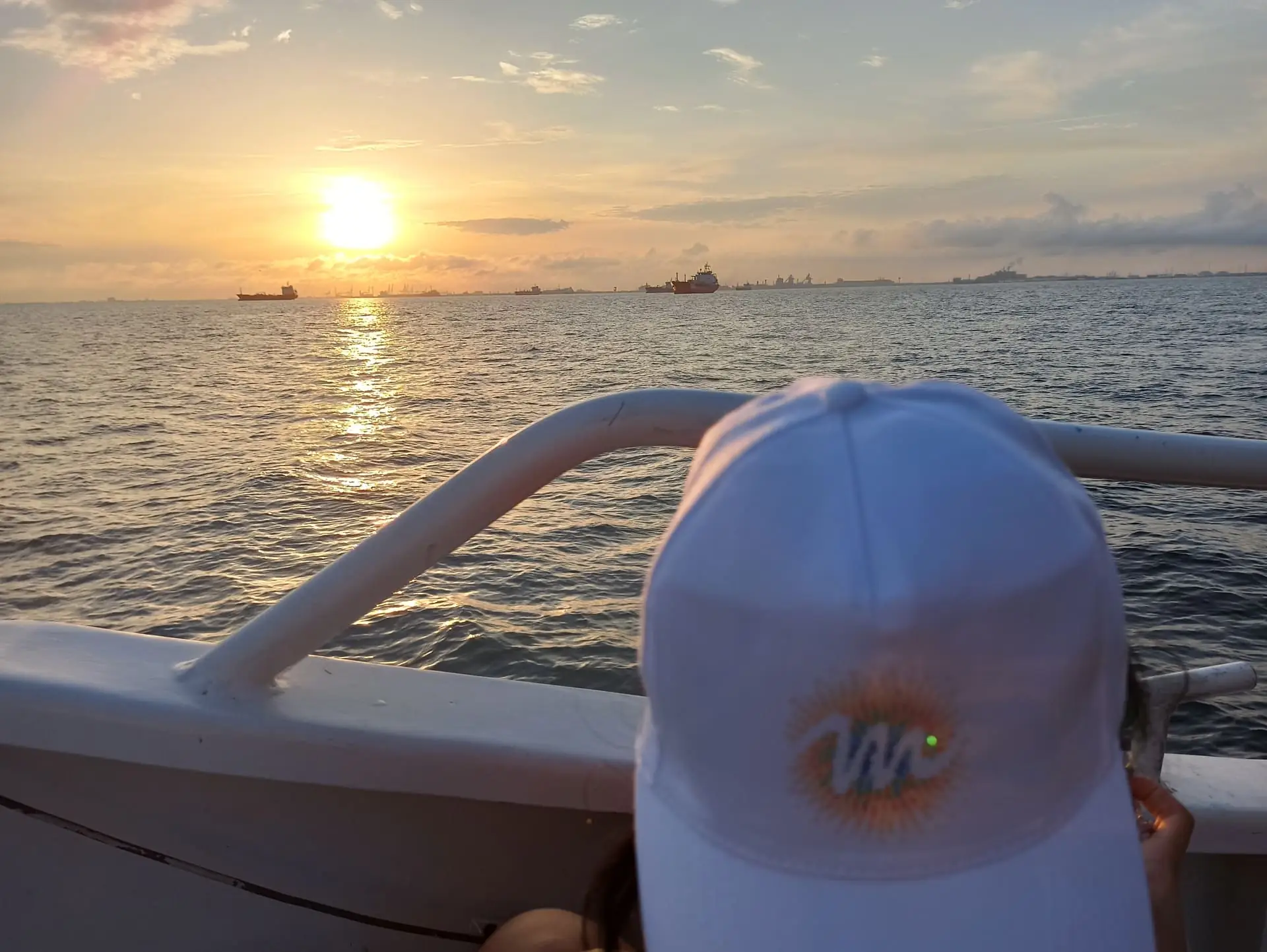 Balade en bateau au coucher de soleil