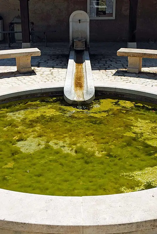 Fontaine de la Charité à Vieux-Moulins