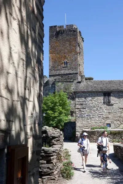Visitez le village de Valon, suspendu dans les gorges de la Truyère
