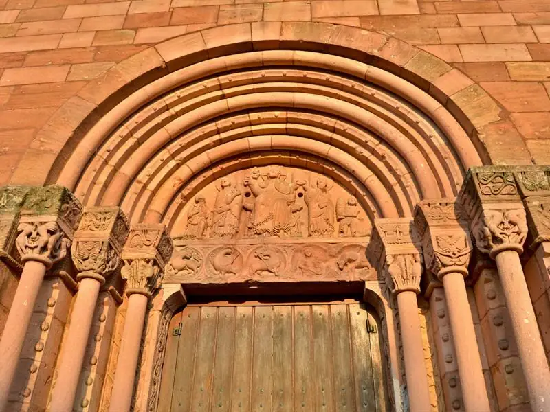 Eglise romane Saints Pierre et Paul