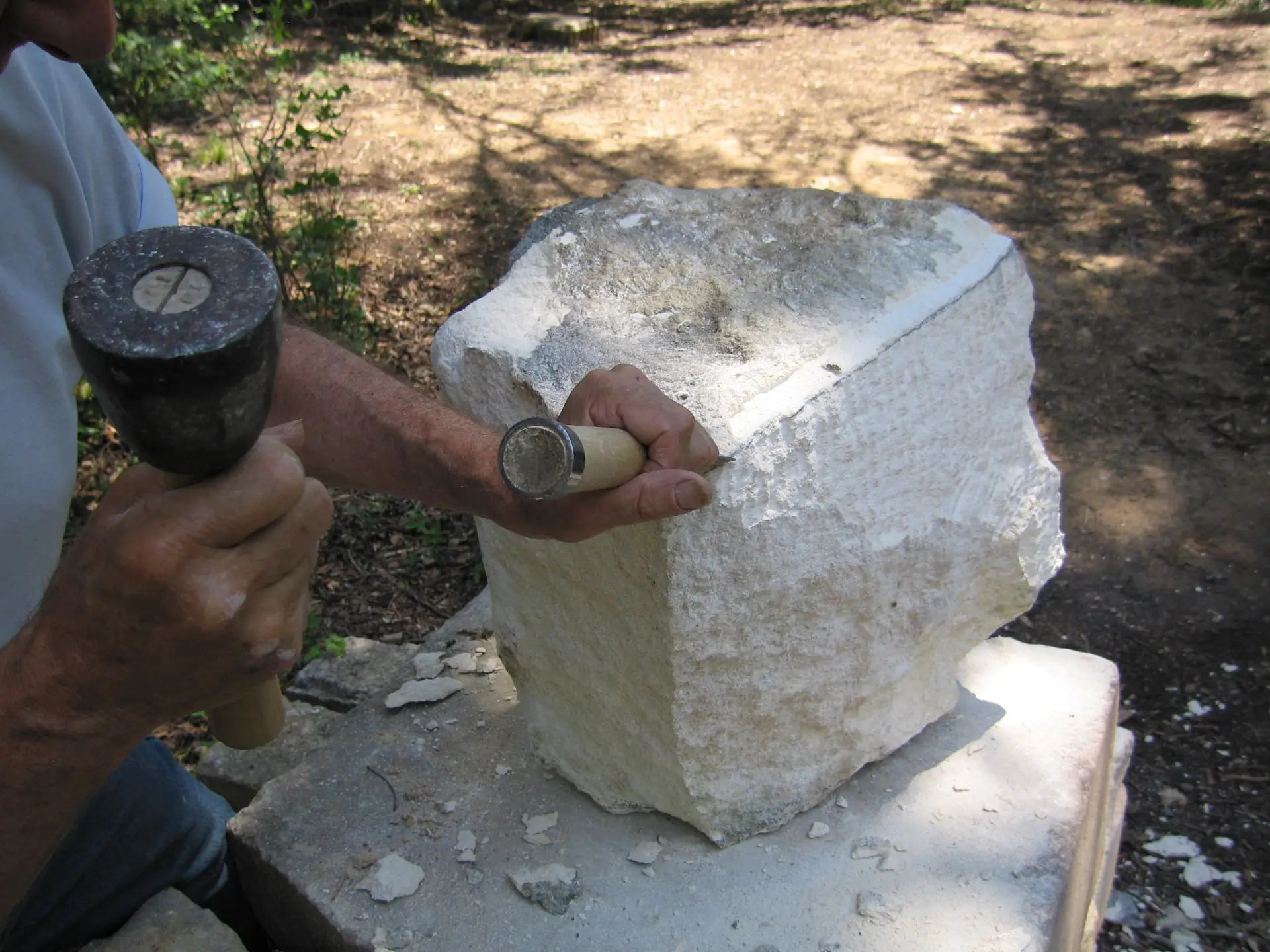 Visite de la carrière de Bibemus et courte pratique taille de pierre