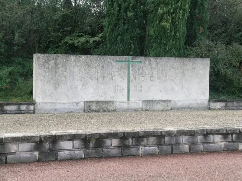 Nécropole nationale de Luynes
