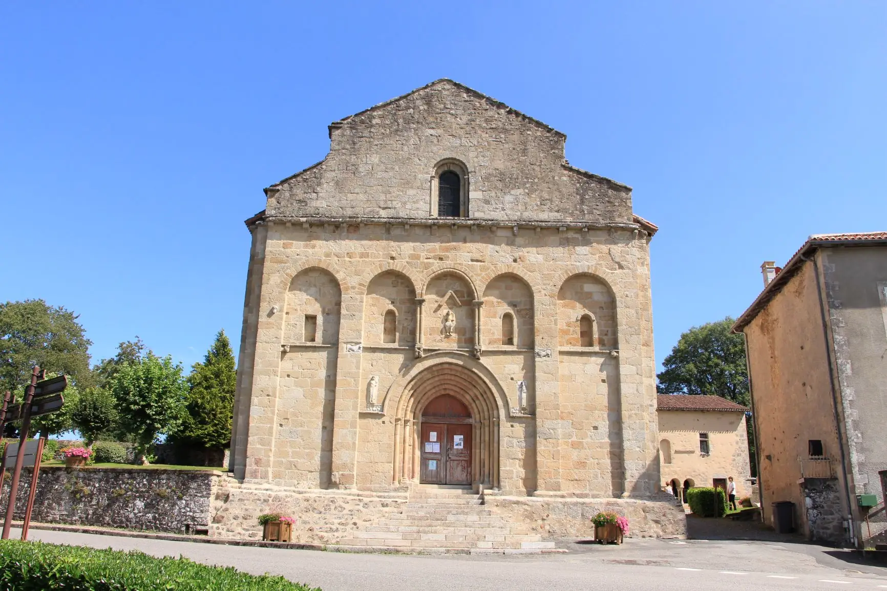 Eglise des Salles Lavauguyon, Saint-Eutrope