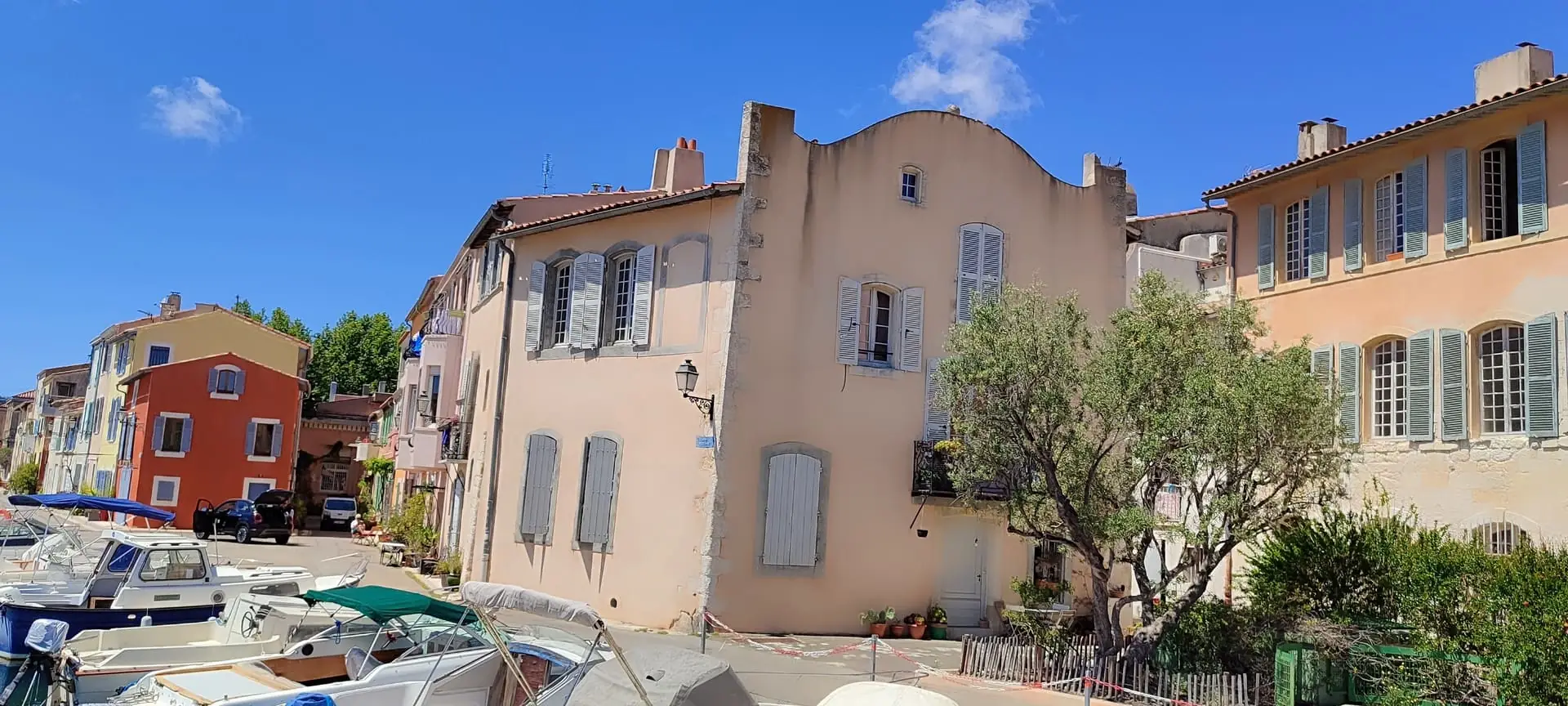 Maison à chapeau de gendarme