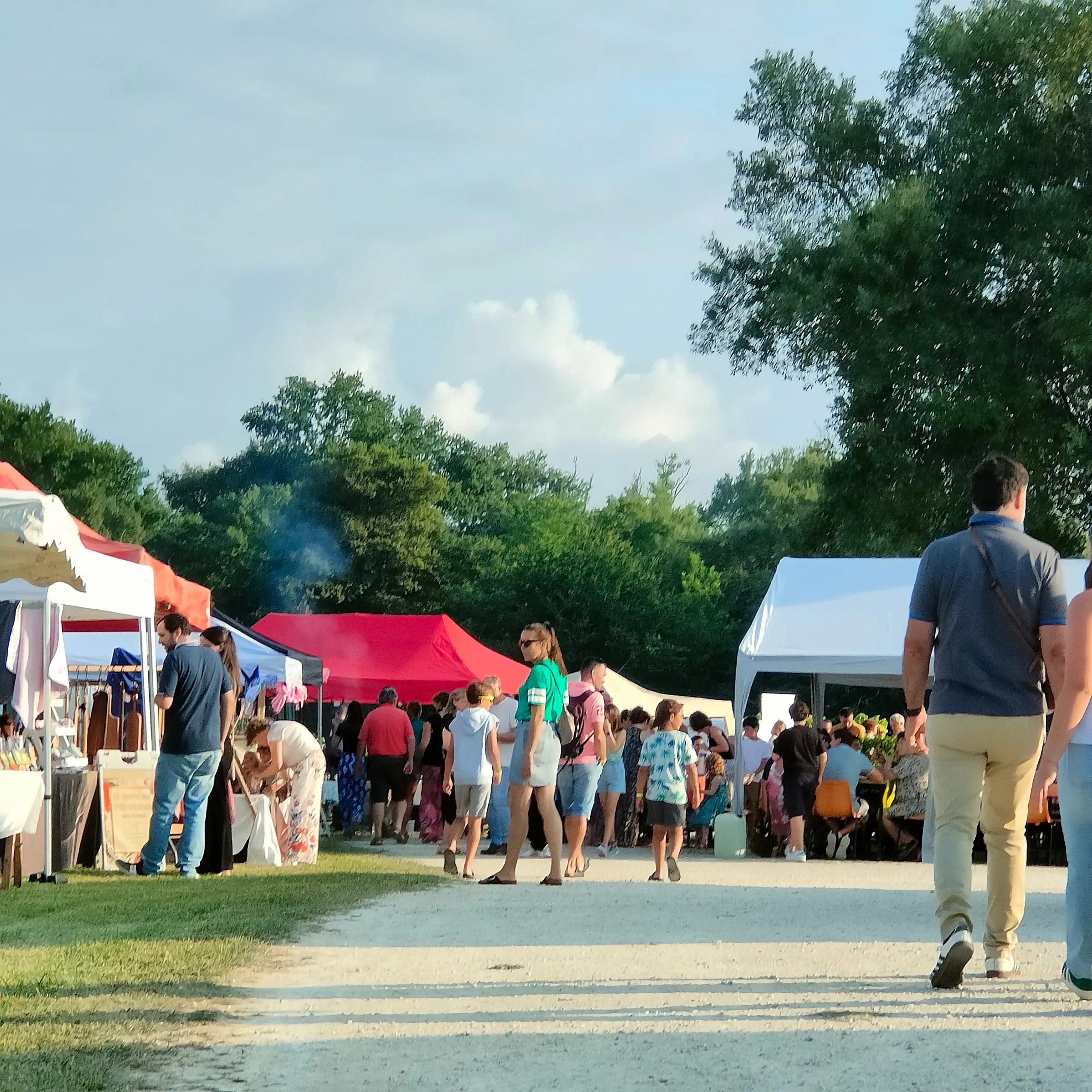 Marché Nocturne au Château Garreau