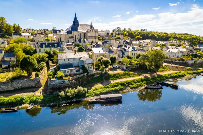 Visites de groupe guidées et commentées du village et/ou de la collégiale de Candes-Saint-Martin