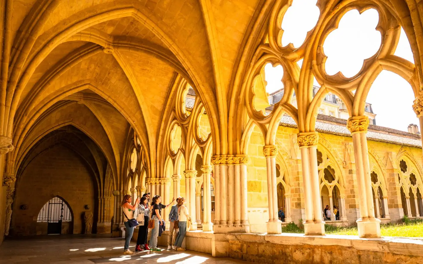 Le cloître de la Cathédrale de Bayonne