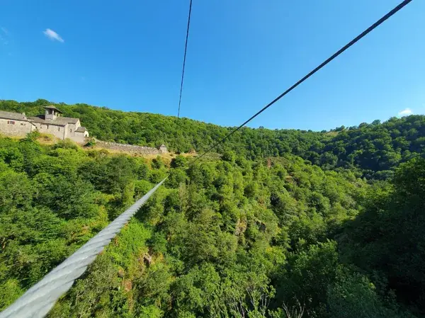 Tyrolienne, à Bes-Bédène