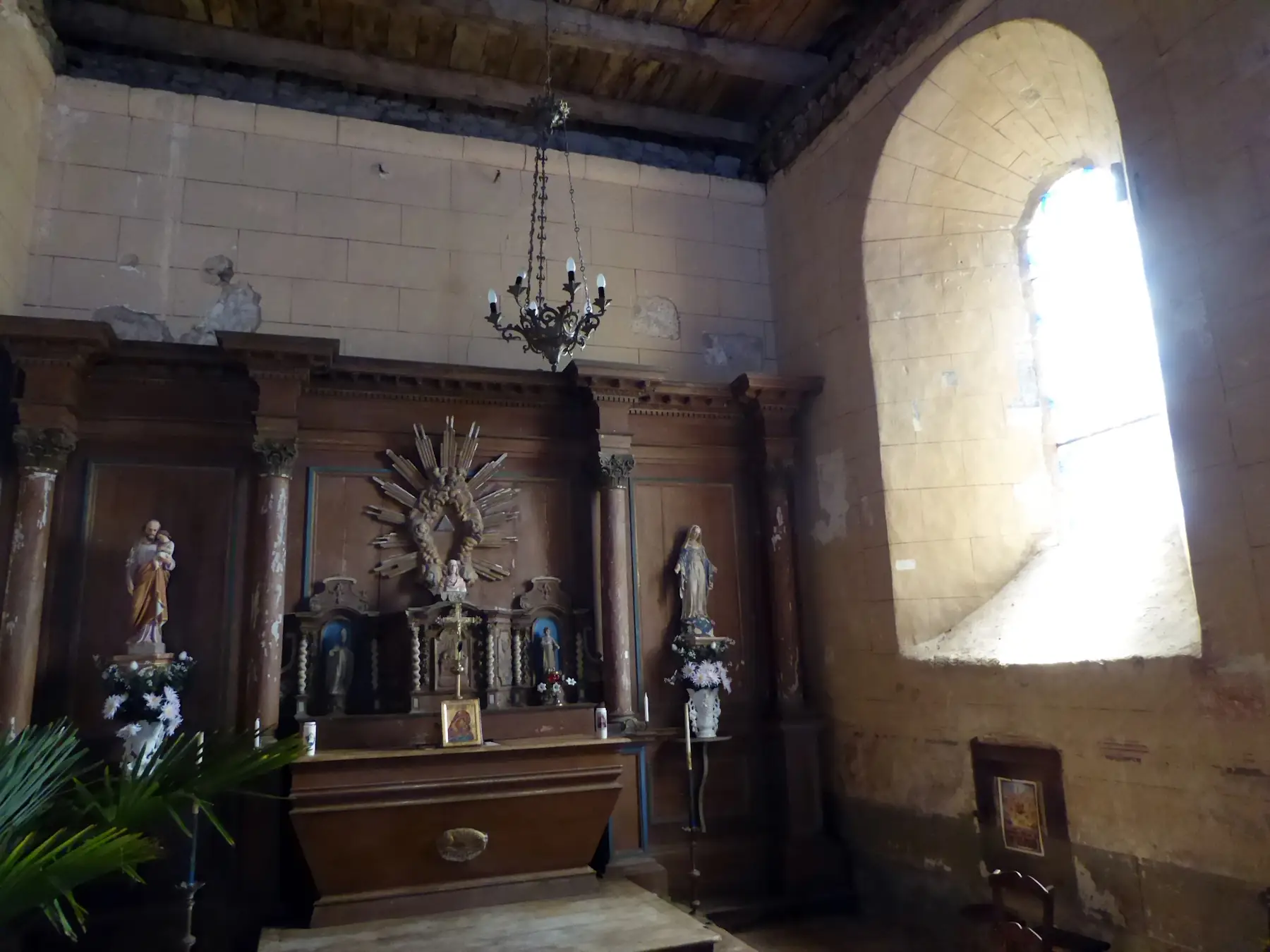 Eglise de la Nativité Saint-Jean-Baptiste - Statue et bras reliquaires